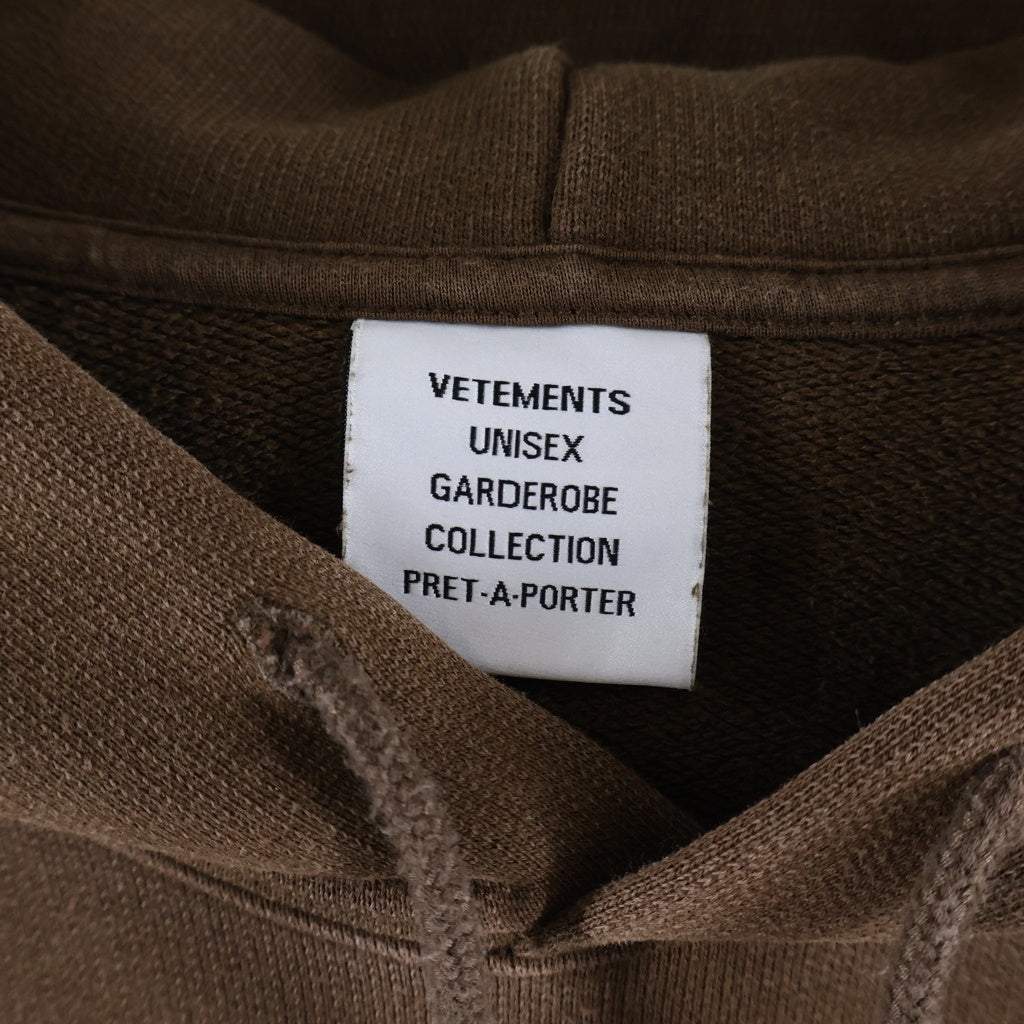 VETEMENTS(ヴェトモン) PRINTED HOODIE ロゴプリントデザイン フーデッド スウェット パーカー ブラウン UE52TR430C