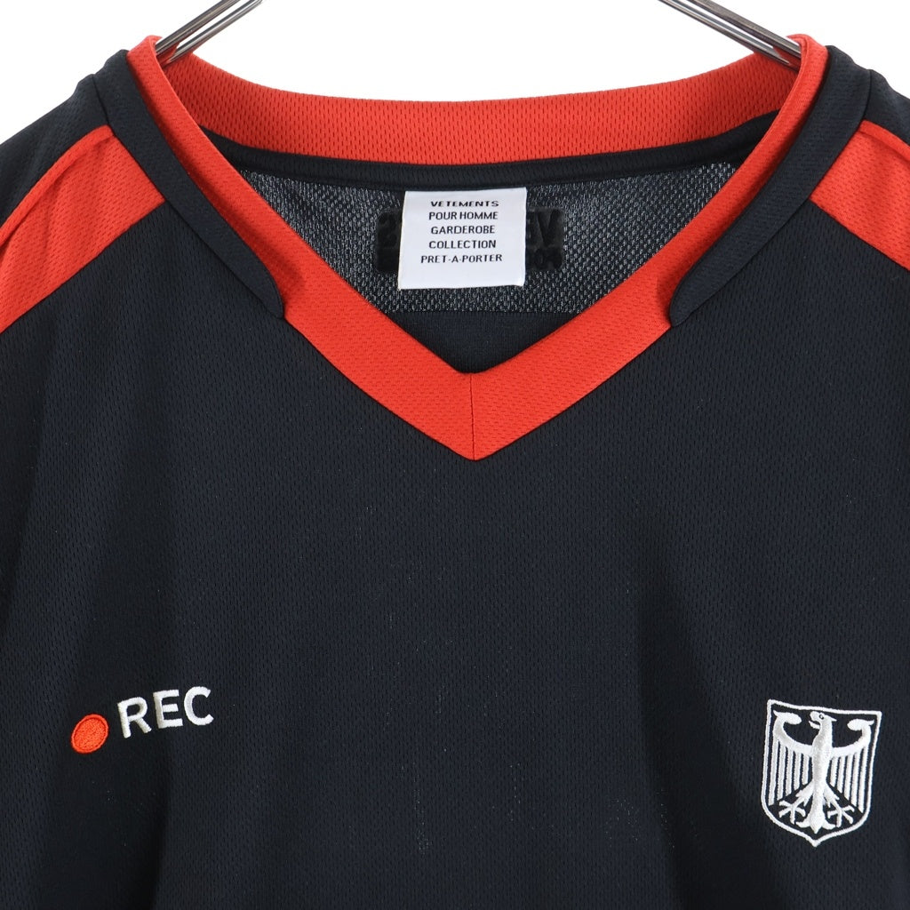VETEMENTS(ヴェトモン) 26SS FOOTBALL JERSEY 半袖Tシャツ カットソー ブラック/レッド