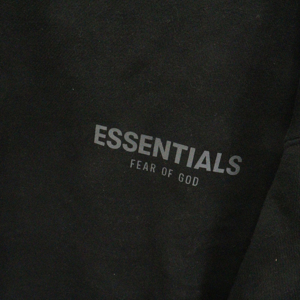 FEAR OF GOD ESSENTIALS(フィアオブゴッド エッセンシャルズ) MOCK NECK SWEAT SHIRT リフレクターロゴプリント モックネック長袖スウェットトレーナー ブラック