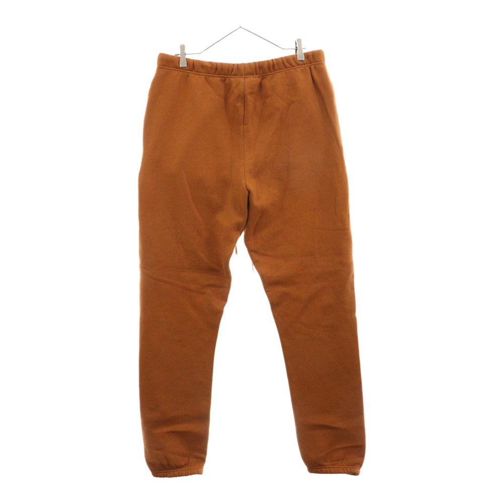 FEAR OF GOD ESSENTIALS(フィアオブゴッド エッセンシャルズ) SWEAT PANTS リフレクターロゴプリント スウェットパンツ ブラウン