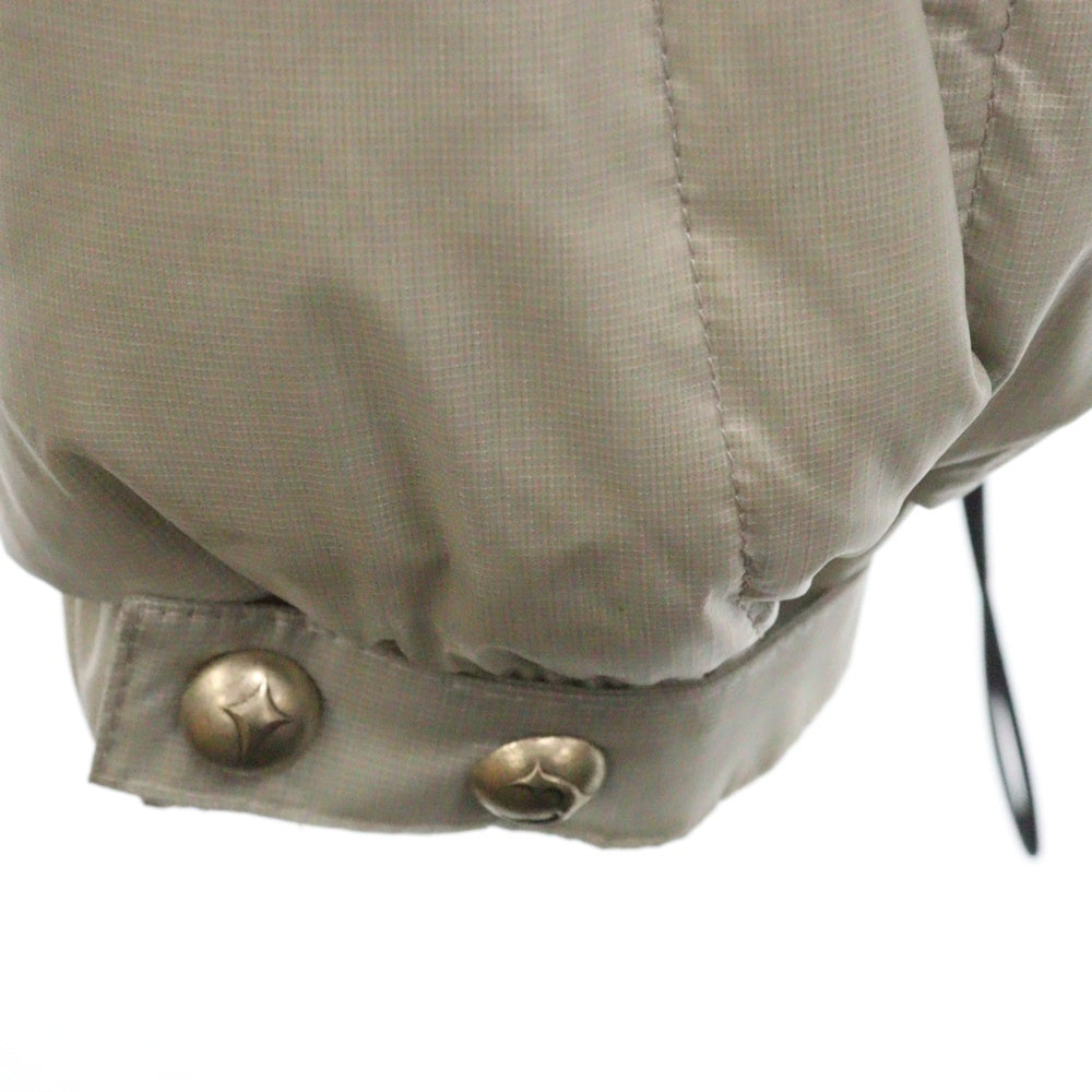THUG CLUB(サグクラブ) CAVE GOOSE DOWN JACKET ロゴプレート ジップアップ ダウンジャケット ホワイト TC23PA0104