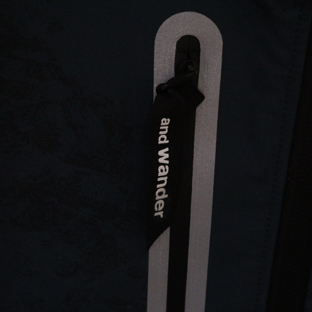 and wander(アンドワンダー) printed PERTEX SHIELD rain jacket シールド レインジャケット マウンテンパーカー ネイビー 574-5111001