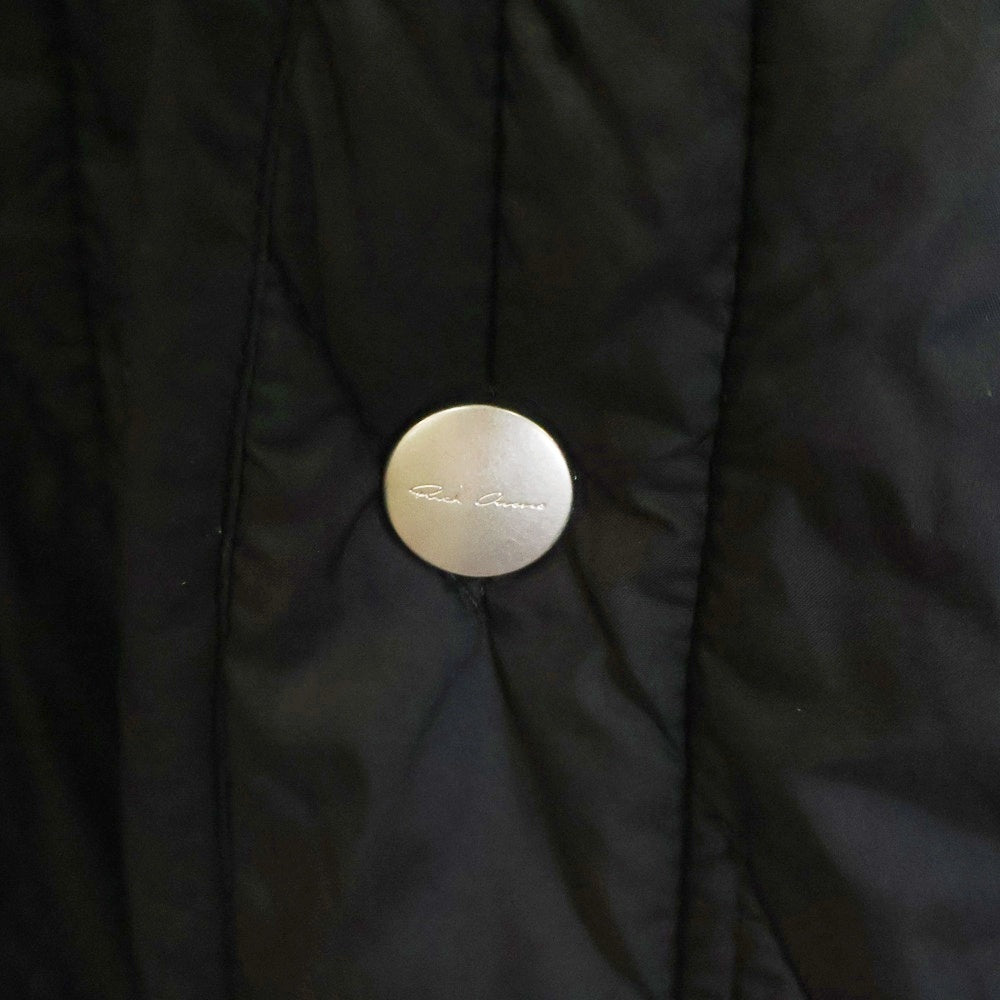Rick Owens(リックオウエンス) 19AW LARRY F/W 19 ラリーキルティングライナー ライト ダウンコート ノーカラー ジャケット ブラック RR19F4902-NZ