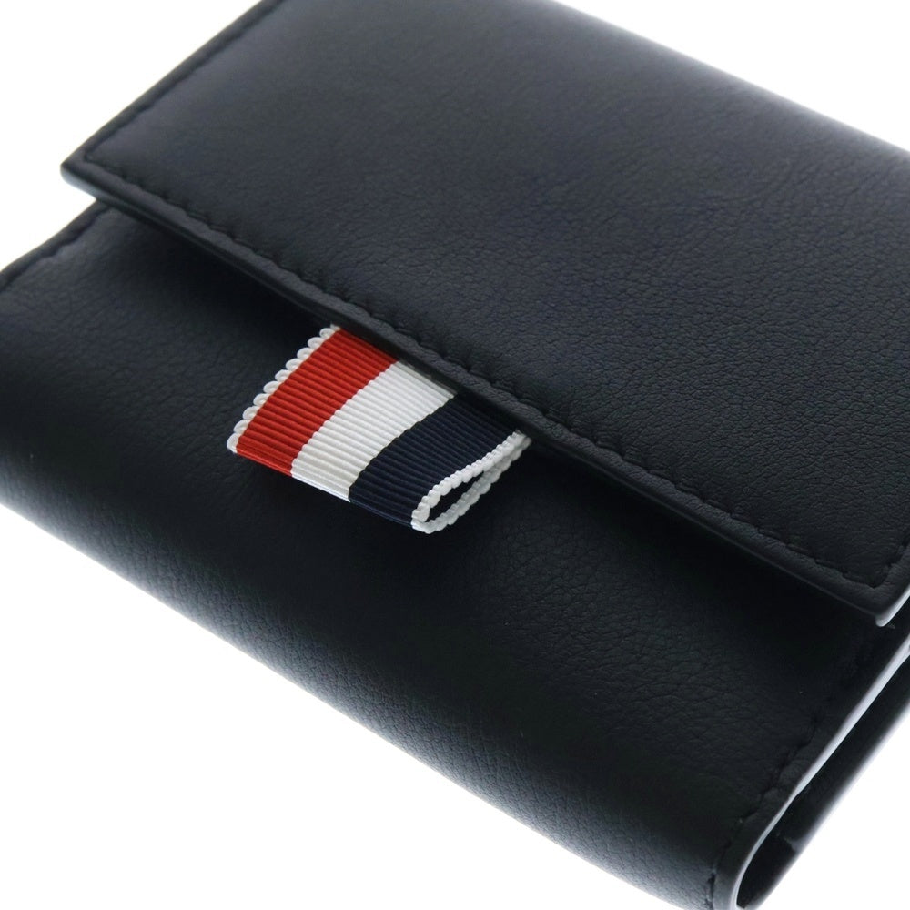 THOM BROWNE(トムブラウン) スムースカーフ ウォレット 三つ折り財布 ブラックUAW007A-L0134-001