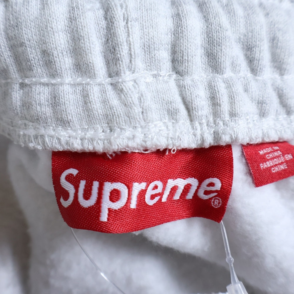 SUPREME(シュプリーム) 24AW Satin Applique Sweatpant サテンアップリケ スウェット ロング パンツ グレー