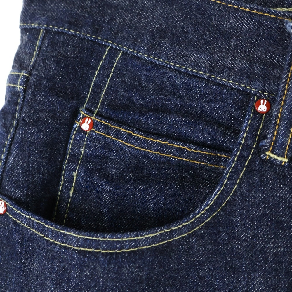CUNE(キューン) バックプリント デニムパンツ インディゴ CGF22U2CWOW