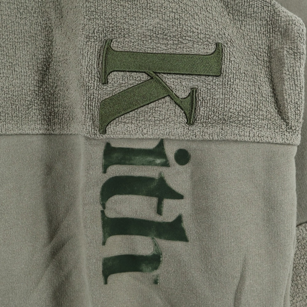 KITH(キス) Reverse Paneled Crewneck リバースロゴ刺繍クルーネックスウェットトレーナー カーキ 22-070-060-0027-4-0