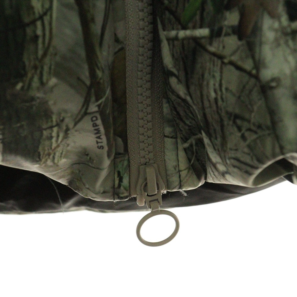 STAMPD(スタンプド) リアルツリー 総柄 ジップアップ フーデッド ダウン ジャケット