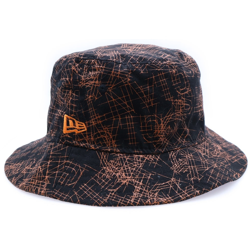 NEW ERA(ニューエラ) 読売ジャイアンツ×TAKAHIRO MIYASHITA Soloist タカヒロミヤシタソロイスト トリプルネーム 総柄バケットハット 帽子 ブラック/オレンジ