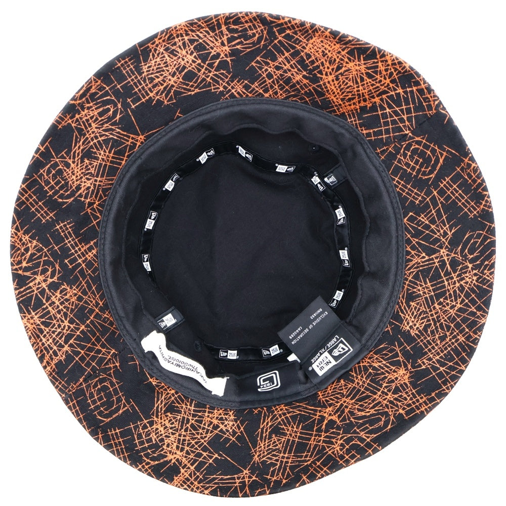 NEW ERA(ニューエラ) 読売ジャイアンツ×TAKAHIRO MIYASHITA Soloist タカヒロミヤシタソロイスト トリプルネーム 総柄バケットハット 帽子 ブラック/オレンジ