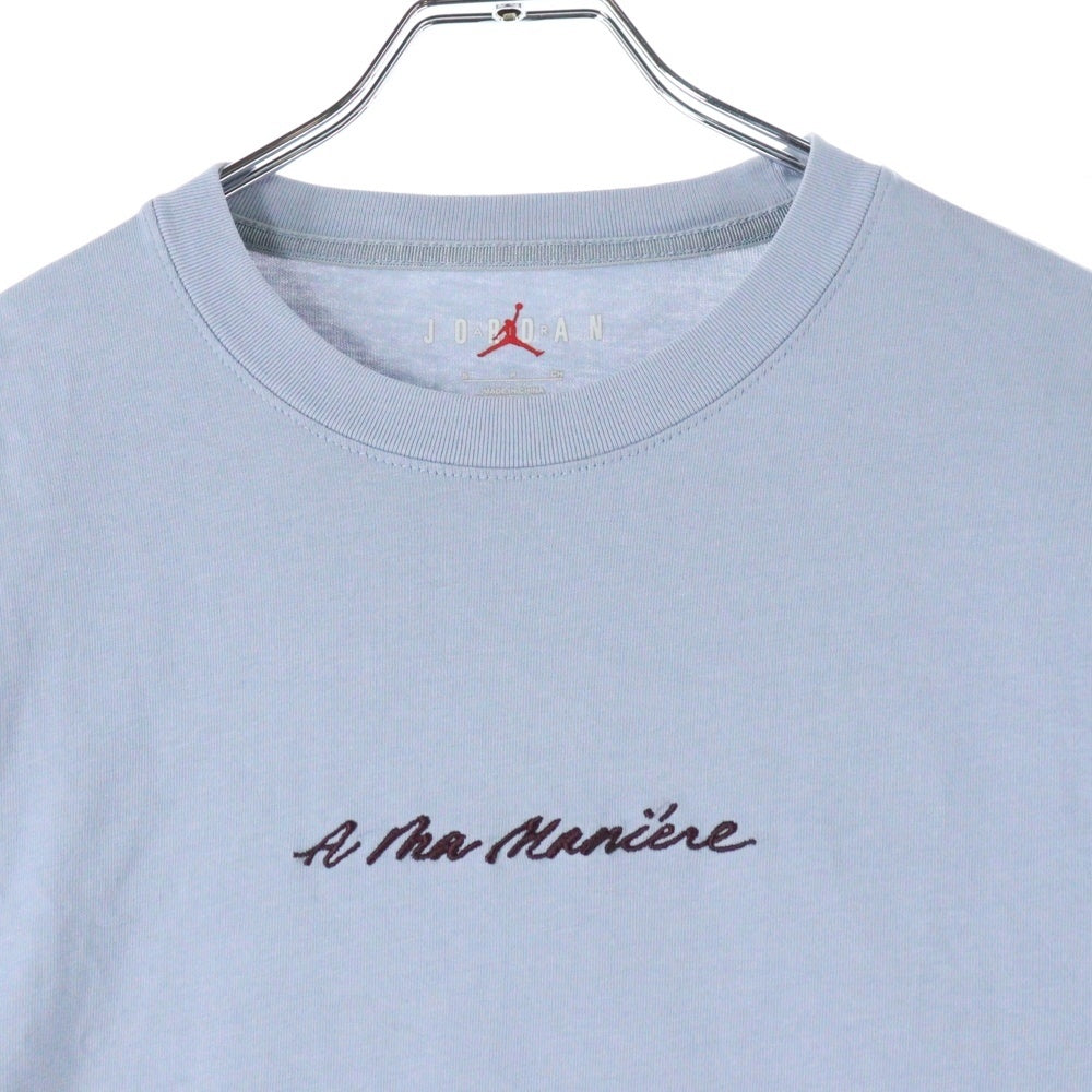 JORDAN BRAND(ジョーダンブランド) ×A Ma Maniere ア マ マニエール フロントロゴ刺繍 長袖Tシャツ カットソー ライトブルー DJ9759-464
