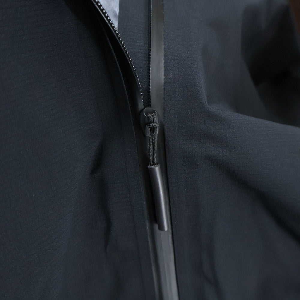 ARC'TERYX VEILANCE(アークテリクス ヴェイランス) Secant SL GORE-TEX Jacket シーカント ゴアテックス フーデッド ジップアップ ナイロン ジャケット ブラック 1224X000009478