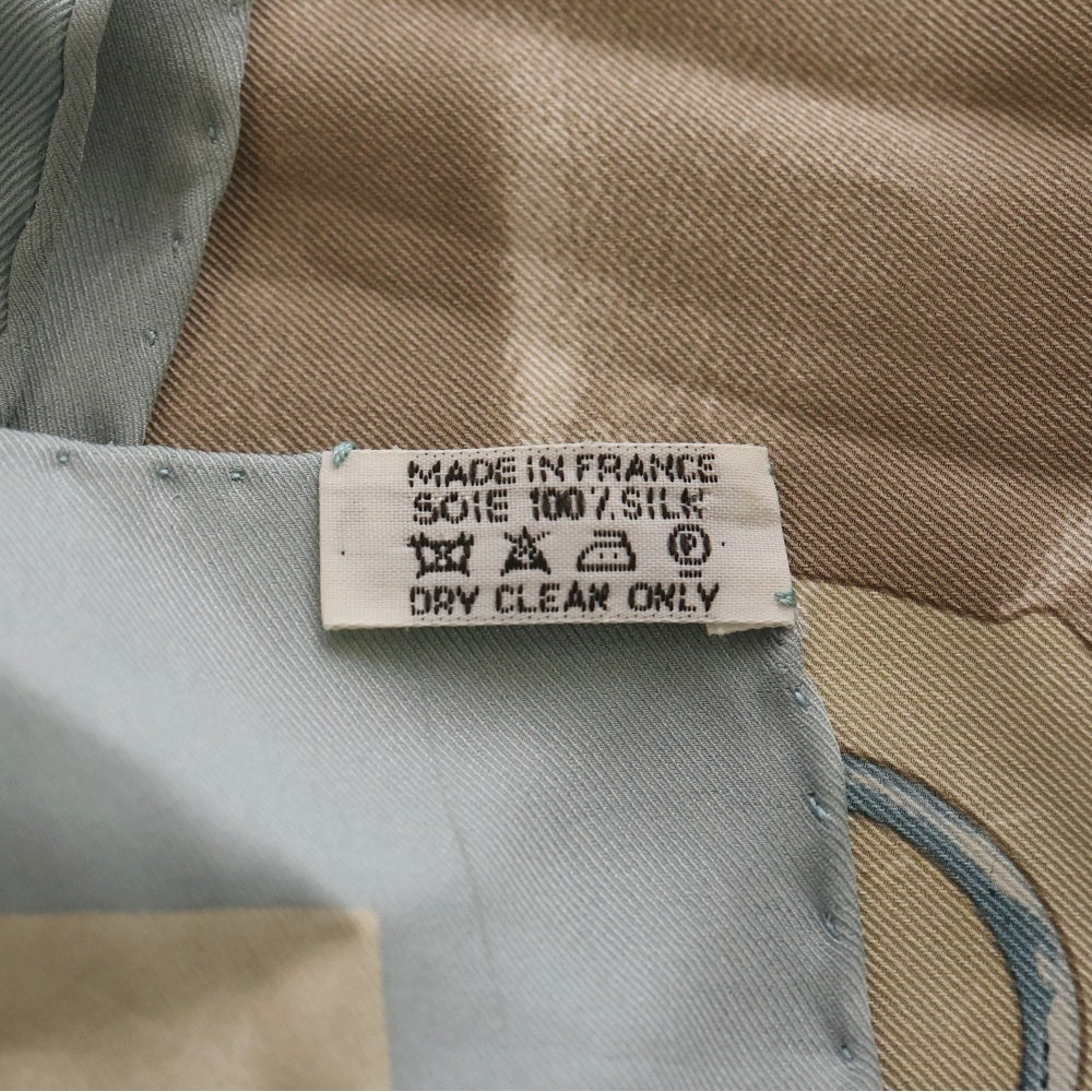 HERMES(エルメス) カレ70 Parures Equestres パユーユスイクエスト シルクスカーフ ブルー/ベージュ