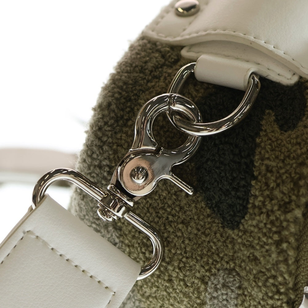 muta(ムータ) 24AW パイル ロゴデザイン カモ 迷彩柄 ショルダーバッグ カーキ レディース