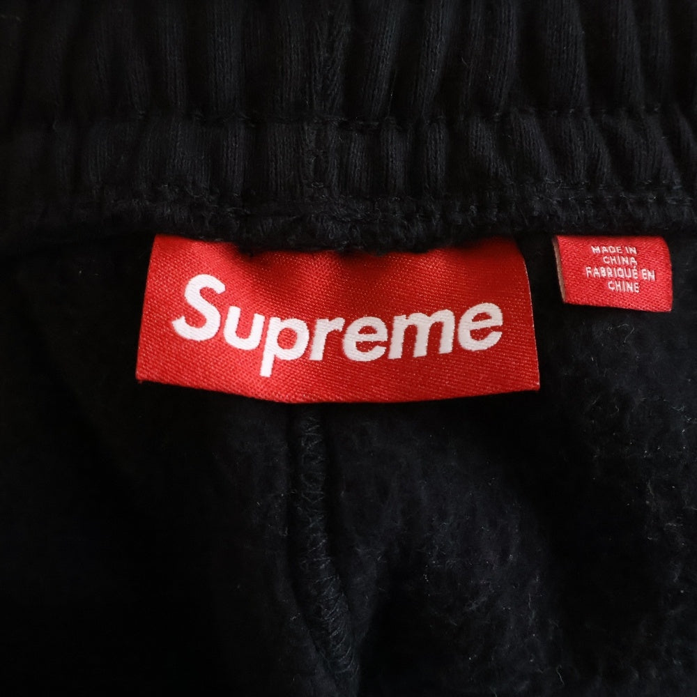 SUPREME(シュプリーム) 24AW Satin Applique Sweatpants サテンロゴスウェットパンツ ブラック