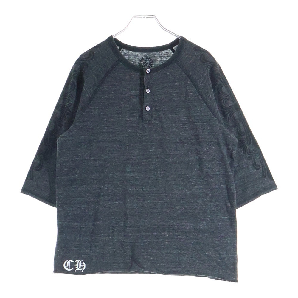 CHROME HEARTS(クロムハーツ) HNLY NECK ヘンリーネック 7文丈 バックスクロールラベル クロスプリント 長袖 ボタンTシャツ カットソー ダークグレー