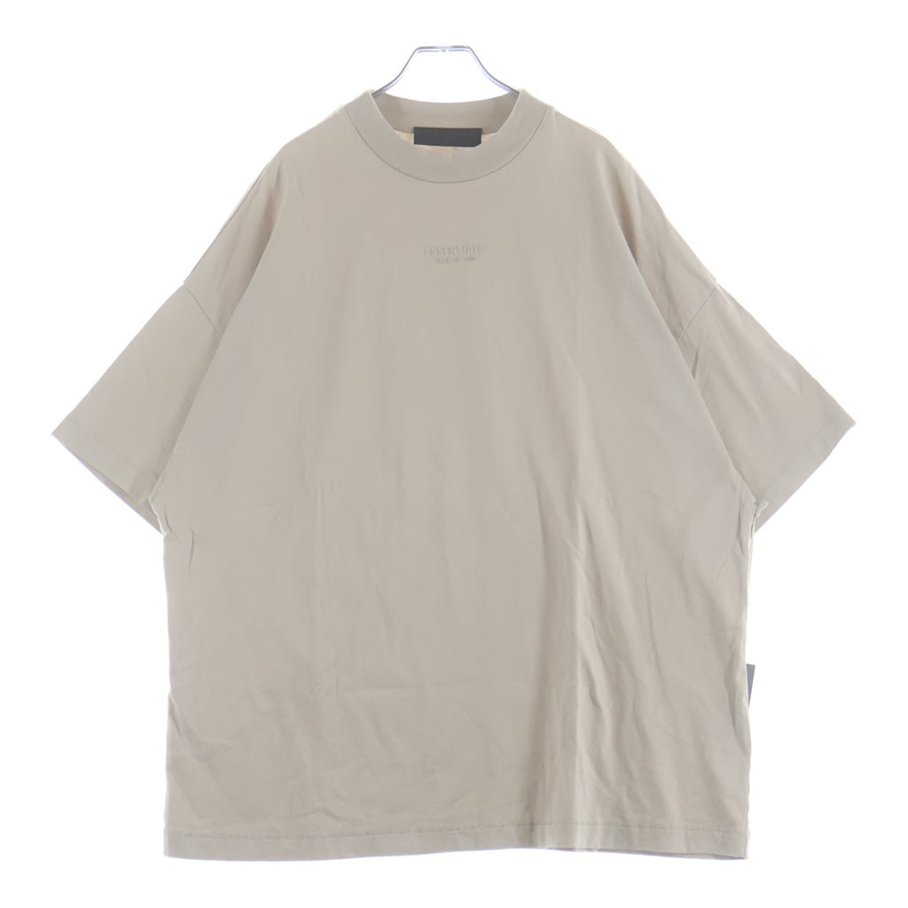 FEAR OF GOD ESSENTIALS(フィアオブゴッド エッセンシャルズ) Rubber Logo S/S T-Shirts ラバーロゴショートスリーブTシャツ クルーネック半袖Tシャツ ベージュ