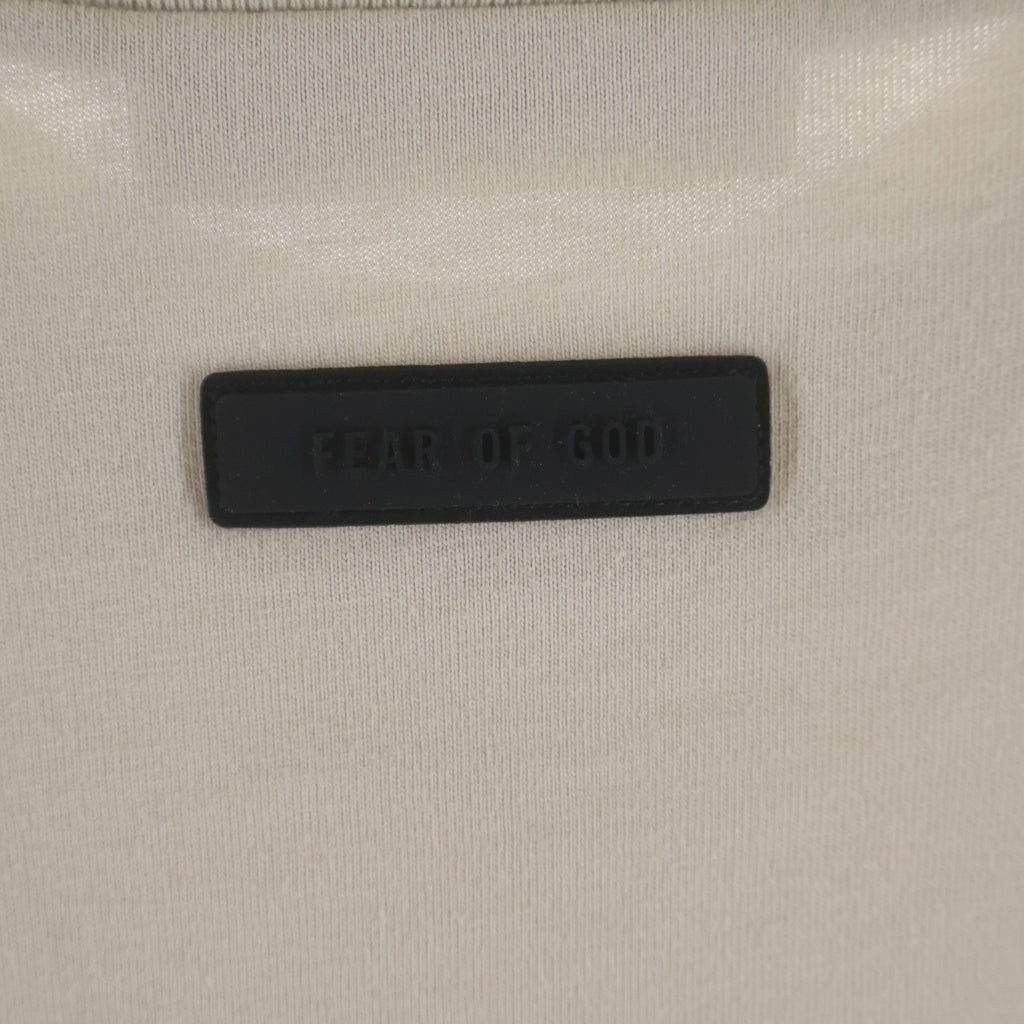 FEAR OF GOD ESSENTIALS(フィアオブゴッド エッセンシャルズ) Rubber Logo S/S T-Shirts ラバーロゴショートスリーブTシャツ クルーネック半袖Tシャツ ベージュ