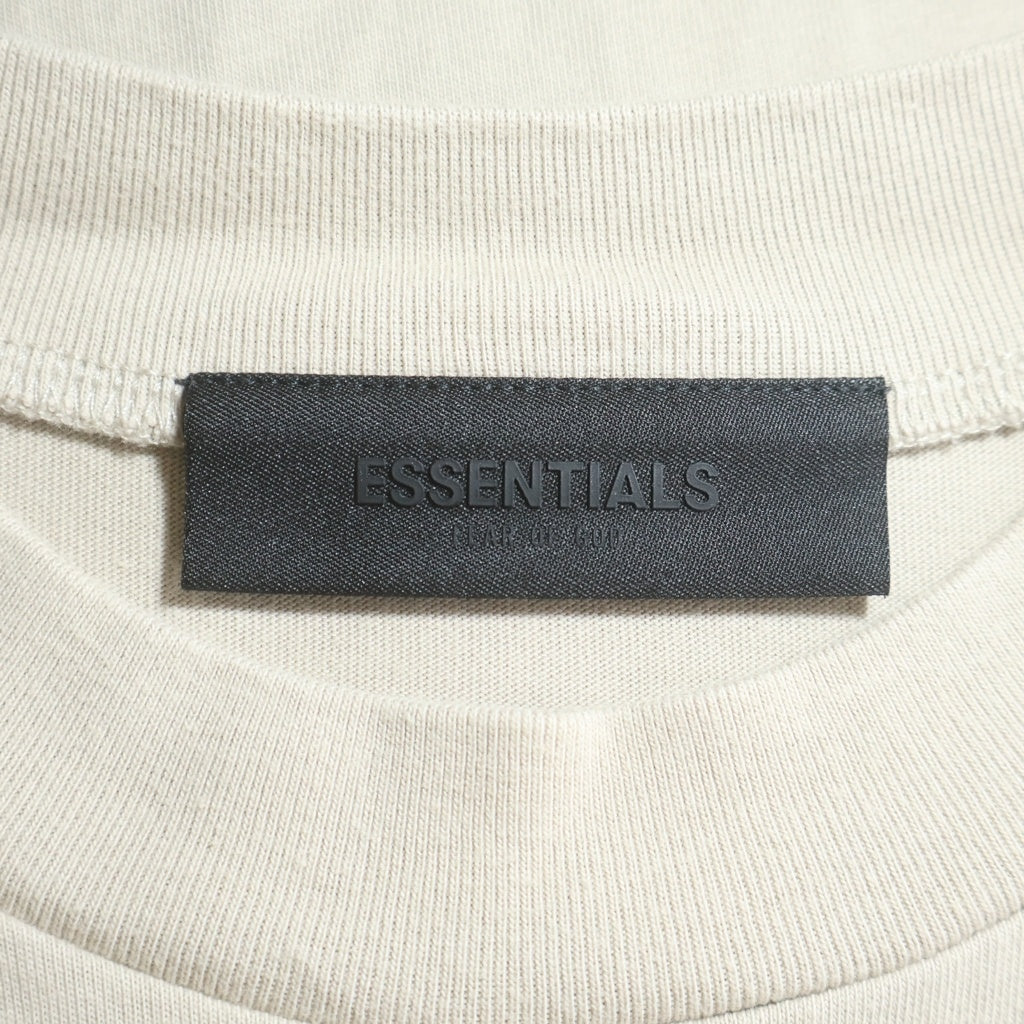 FEAR OF GOD ESSENTIALS(フィアオブゴッド エッセンシャルズ) Rubber Logo S/S T-Shirts ラバーロゴショートスリーブTシャツ クルーネック半袖Tシャツ ベージュ
