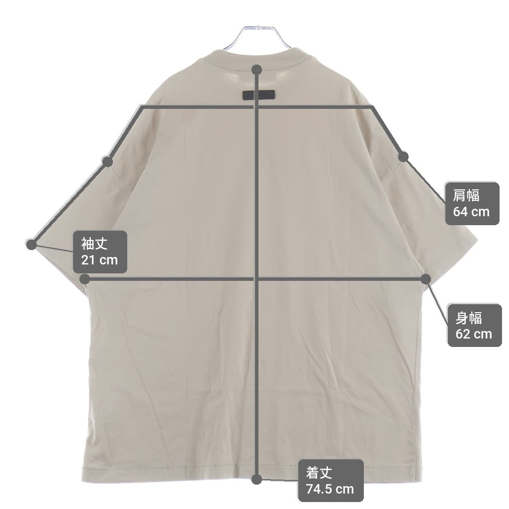 FEAR OF GOD ESSENTIALS(フィアオブゴッド エッセンシャルズ) Rubber Logo S/S T-Shirts ラバーロゴショートスリーブTシャツ クルーネック半袖Tシャツ ベージュ