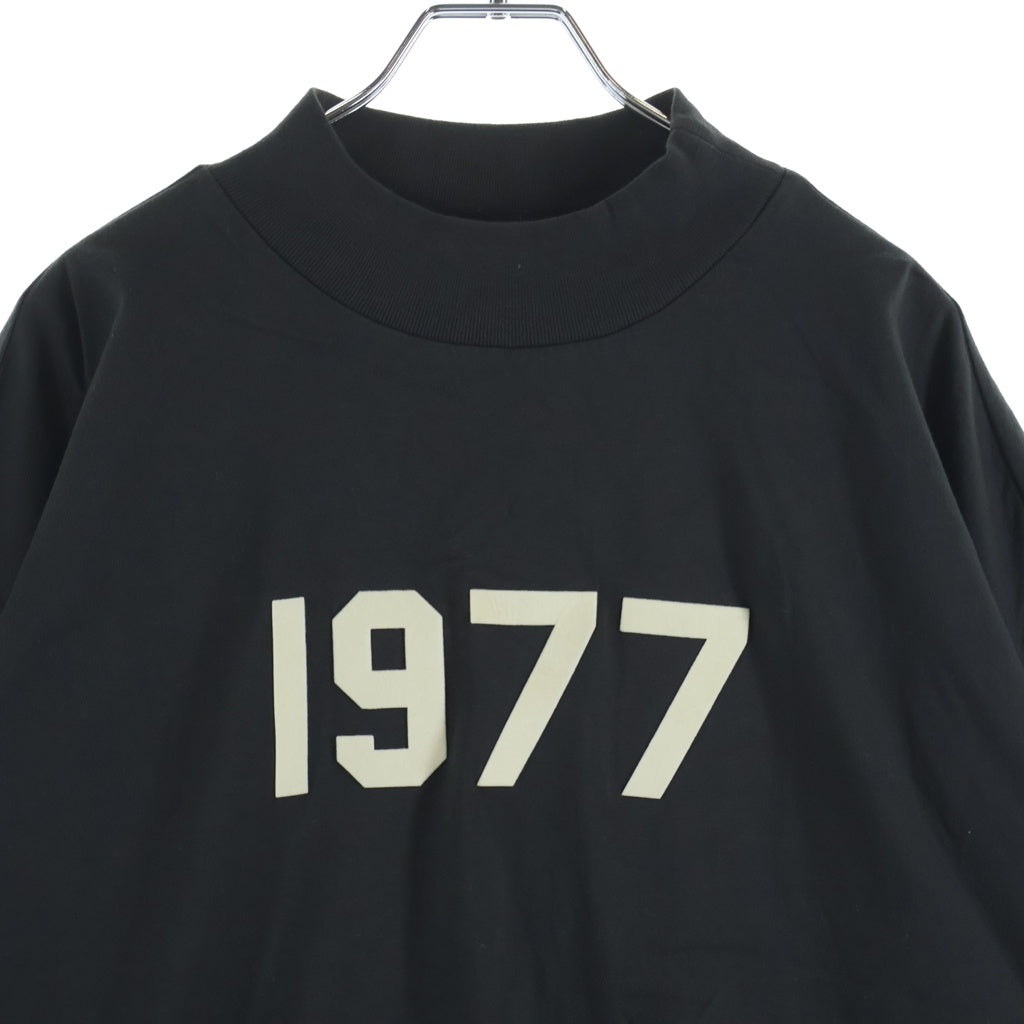 FEAR OF GOD ESSENTIALS(フィアオブゴッド エッセンシャルズ) 1997 Mockneck L/S Tee モックネックロングスリーブTシャツ ロゴフェルト長袖Tシャツ カットソー チャコールグレー