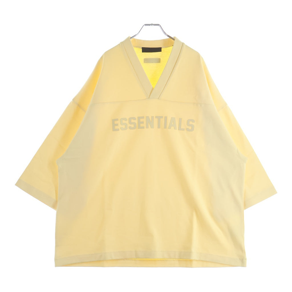 FEAR OF GOD ESSENTIALS(フィアオブゴッド エッセンシャルズ) Football Tee フットボールティー ラバーロゴVネックラグラン7分袖Tシャツ イエロー