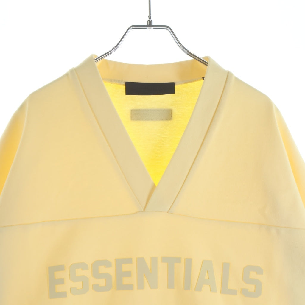 FEAR OF GOD ESSENTIALS(フィアオブゴッド エッセンシャルズ) Football Tee フットボールティー ラバーロゴVネックラグラン7分袖Tシャツ イエロー