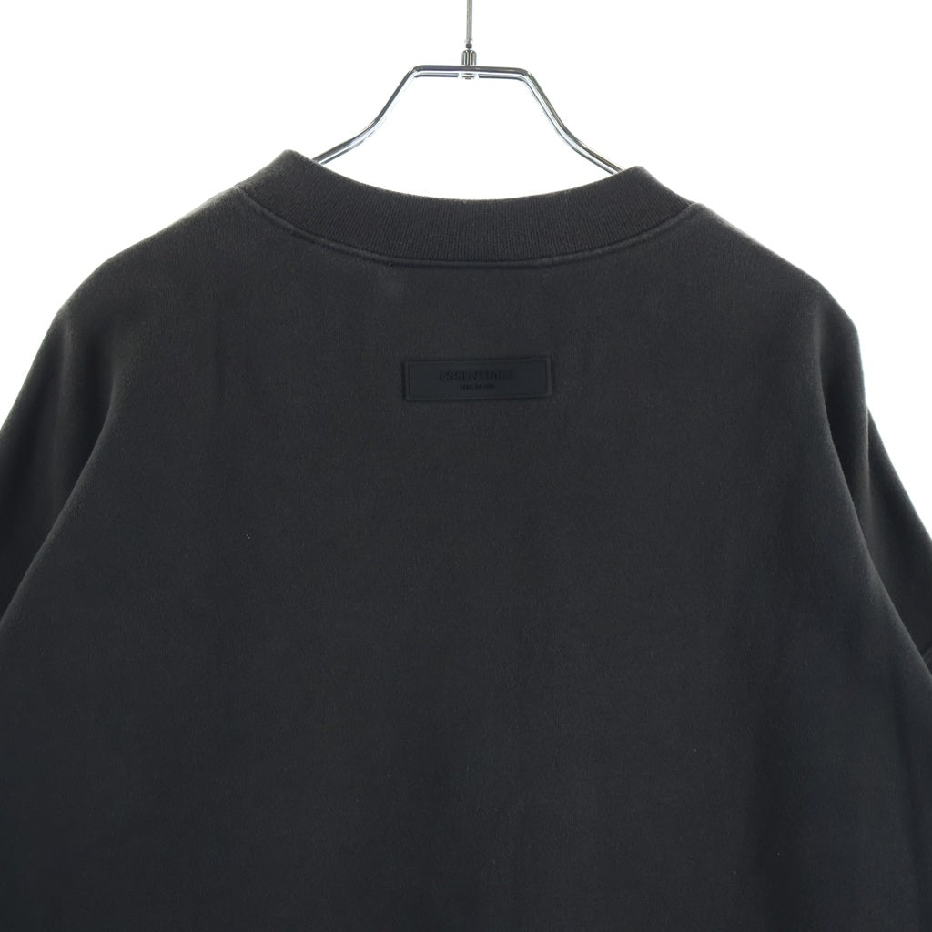 FEAR OF GOD ESSENTIALS(フィアオブゴッド エッセンシャルズ) Felt Logo Sweatshirt フェルトロゴスウェットシャツ クルーネックトレーナー ダークグレー