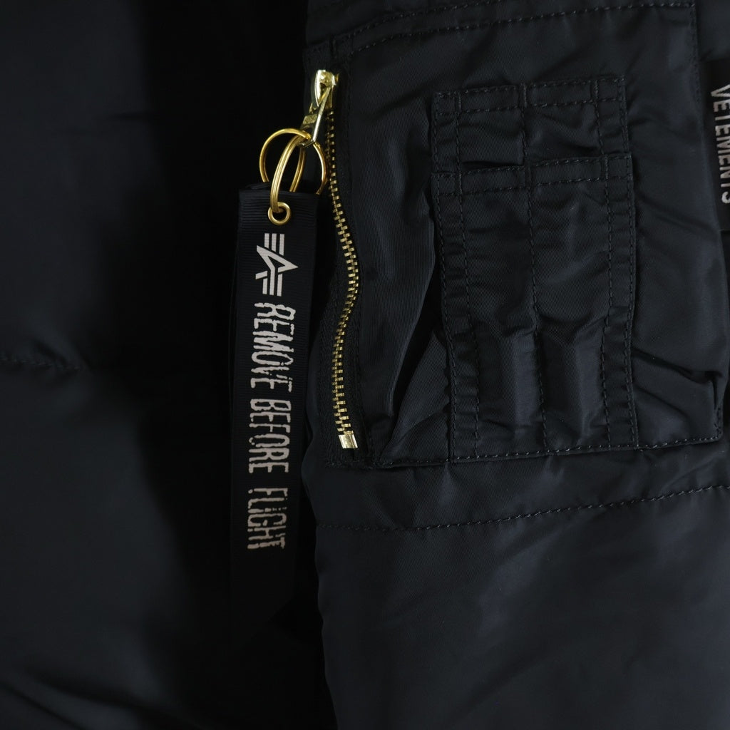 VETEMENTS(ヴェトモン) ×Double Sided Jacket アルファインダストリーズ リバーシブル ボンバージャケット ブラック/オレンジ UA65JA249B