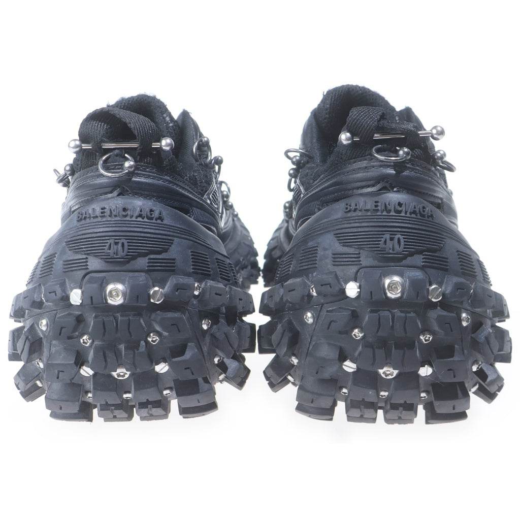 BALENCIAGA(バレンシアガ) Bouncer Screw Sneaker With Piercings バウンサースクリュースニーカーウィズピアシング ハードウェア装飾レースアップローカットスニーカー 685611 ブラック