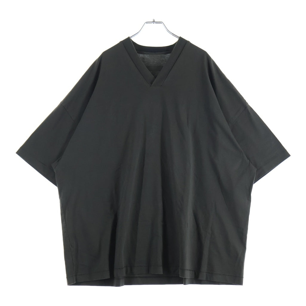 FEAR OF GOD ESSENTIALS(フィアオブゴッド エッセンシャルズ) Rubber Logo Football Tee ラバーロゴフットボールTシャツ Vネック半袖Tシャツ カットソー カーキ