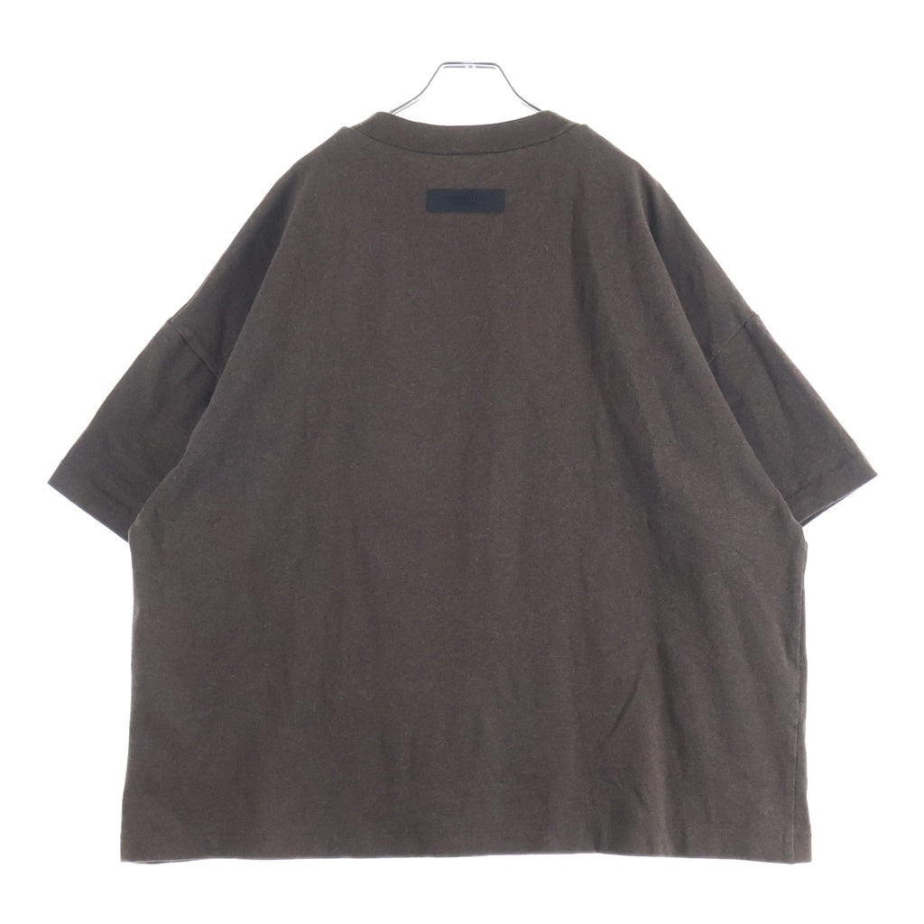 FEAR OF GOD ESSENTIALS(フィアオブゴッド エッセンシャルズ) Rubber Logo Heavy Weight S/S T-Shirts ラバーロゴヘビーウェイトTシャツ クルーネック半袖Tシャツ ブラウン