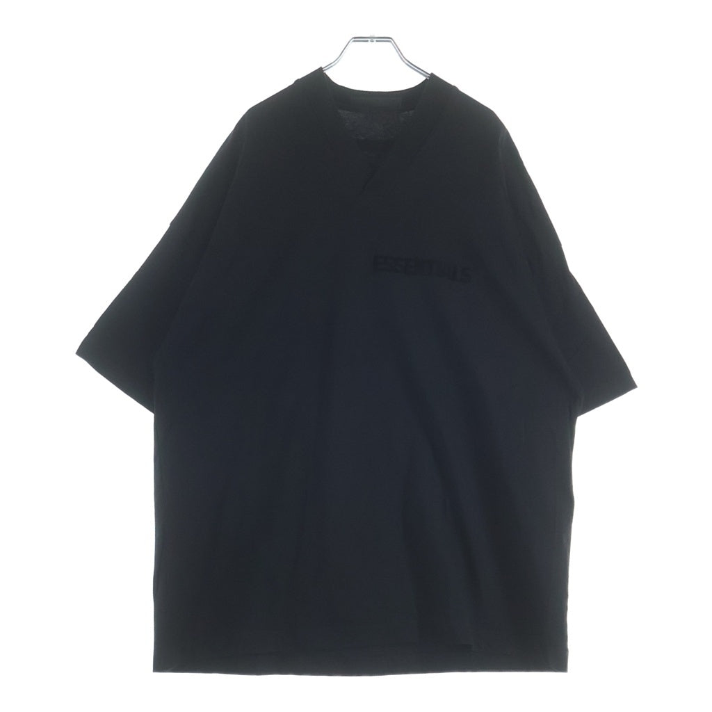 FEAR OF GOD ESSENTIALS(フィアオブゴッド エッセンシャルズ) Rubber Logo S/S Game Shirts ラバーロゴゲームシャツ Vネック半袖Tシャツ ブラック