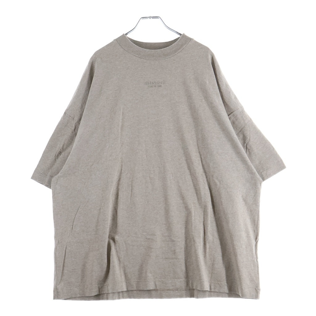 FEAR OF GOD ESSENTIALS(フィアオブゴッド エッセンシャルズ) Rubber Logo S/S T-Shirts ラバーロゴTシャツ クルーネック半袖Tシャツ ベージュ