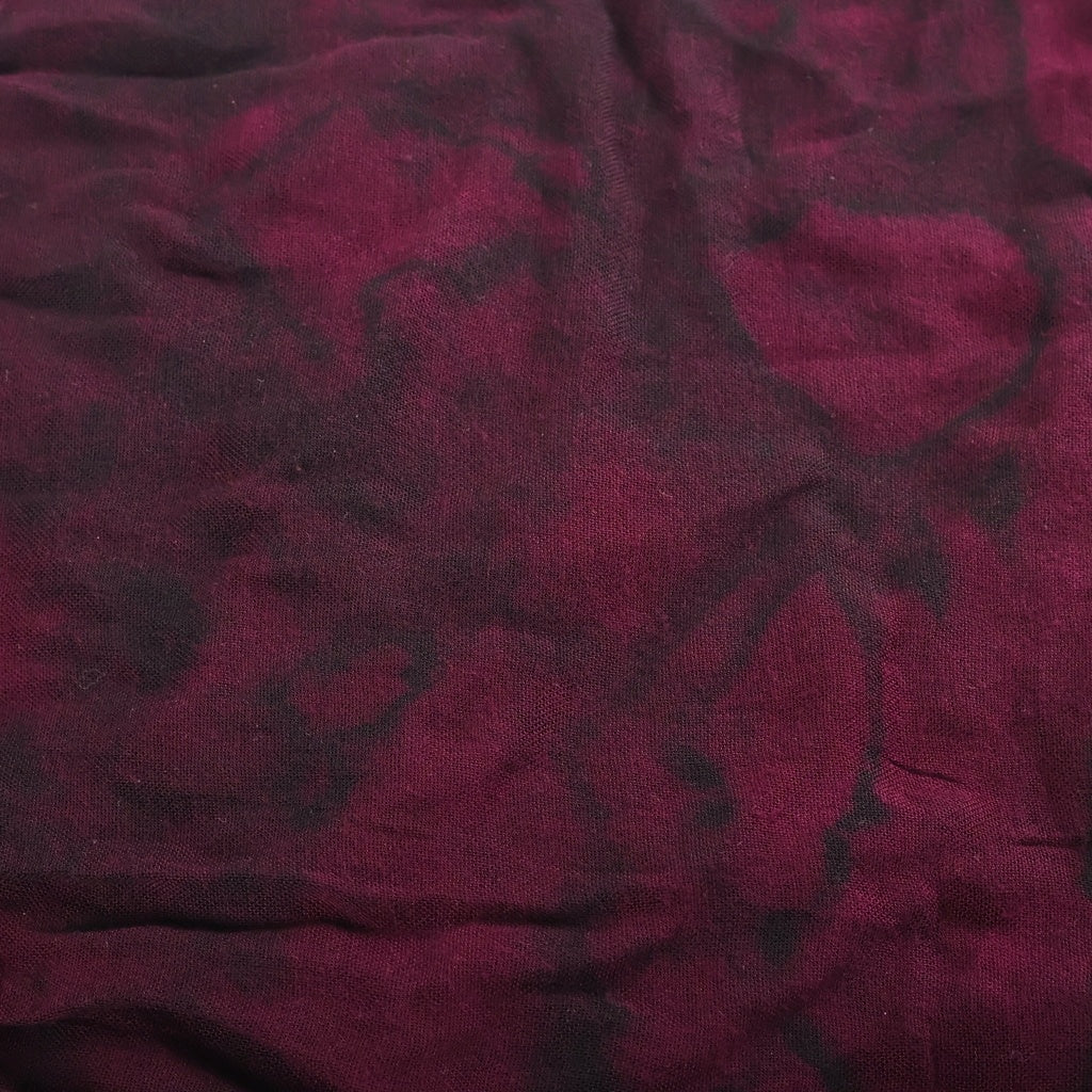 KMRii(ケムリ) Tie Dye Square Stole 05 タイダイスクエアストール タッセル装飾レーヨンストール レッド/ブラック