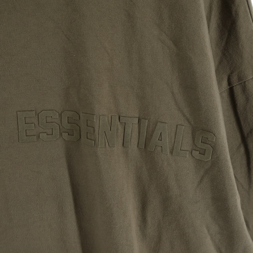 FEAR OF GOD ESSENTIALS(フィアオブゴッド エッセンシャルズ) FELT LOGO L/S TEE フェルトロゴロングスリーブTシャツ クルーネック長袖モックネックTシャツ ブラウン