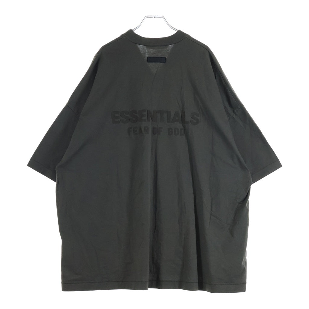 FEAR OF GOD ESSENTIALS(フィアオブゴッド エッセンシャルズ) RUBBER LOGO S/S GAME SHIRTS ラバーロゴショートスリーブゲームシャツ Vネック半袖Tシャツ カーキ
