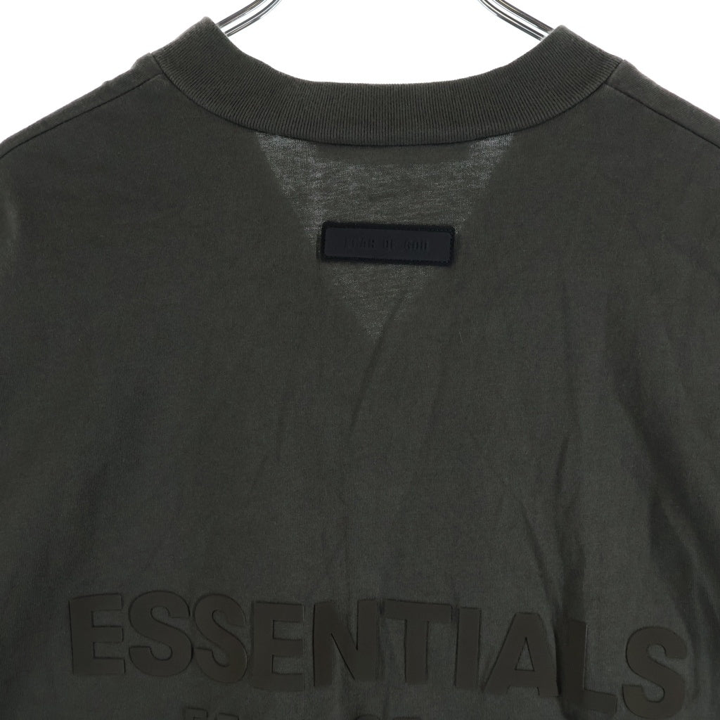 FEAR OF GOD ESSENTIALS(フィアオブゴッド エッセンシャルズ) RUBBER LOGO S/S GAME SHIRTS ラバーロゴショートスリーブゲームシャツ Vネック半袖Tシャツ カーキ