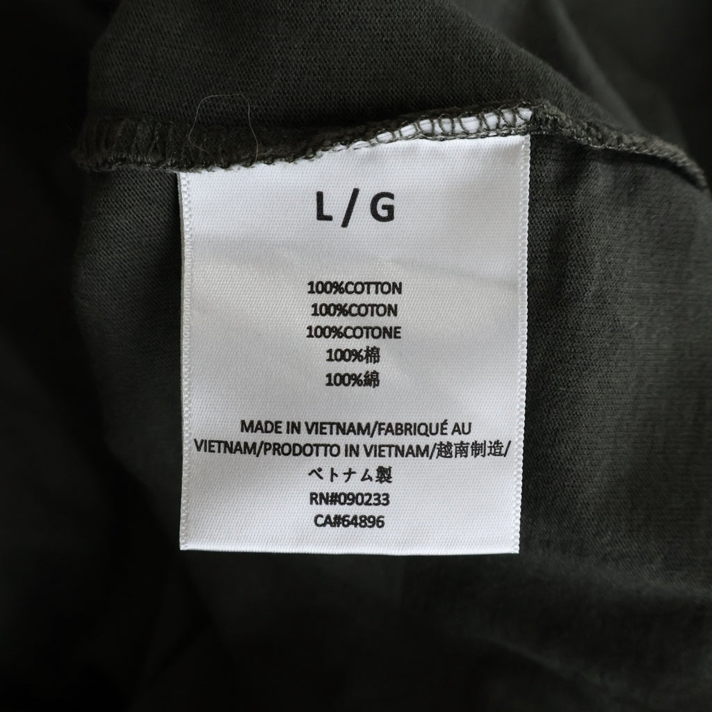 FEAR OF GOD ESSENTIALS(フィアオブゴッド エッセンシャルズ) RUBBER LOGO S/S GAME SHIRTS ラバーロゴショートスリーブゲームシャツ Vネック半袖Tシャツ カーキ