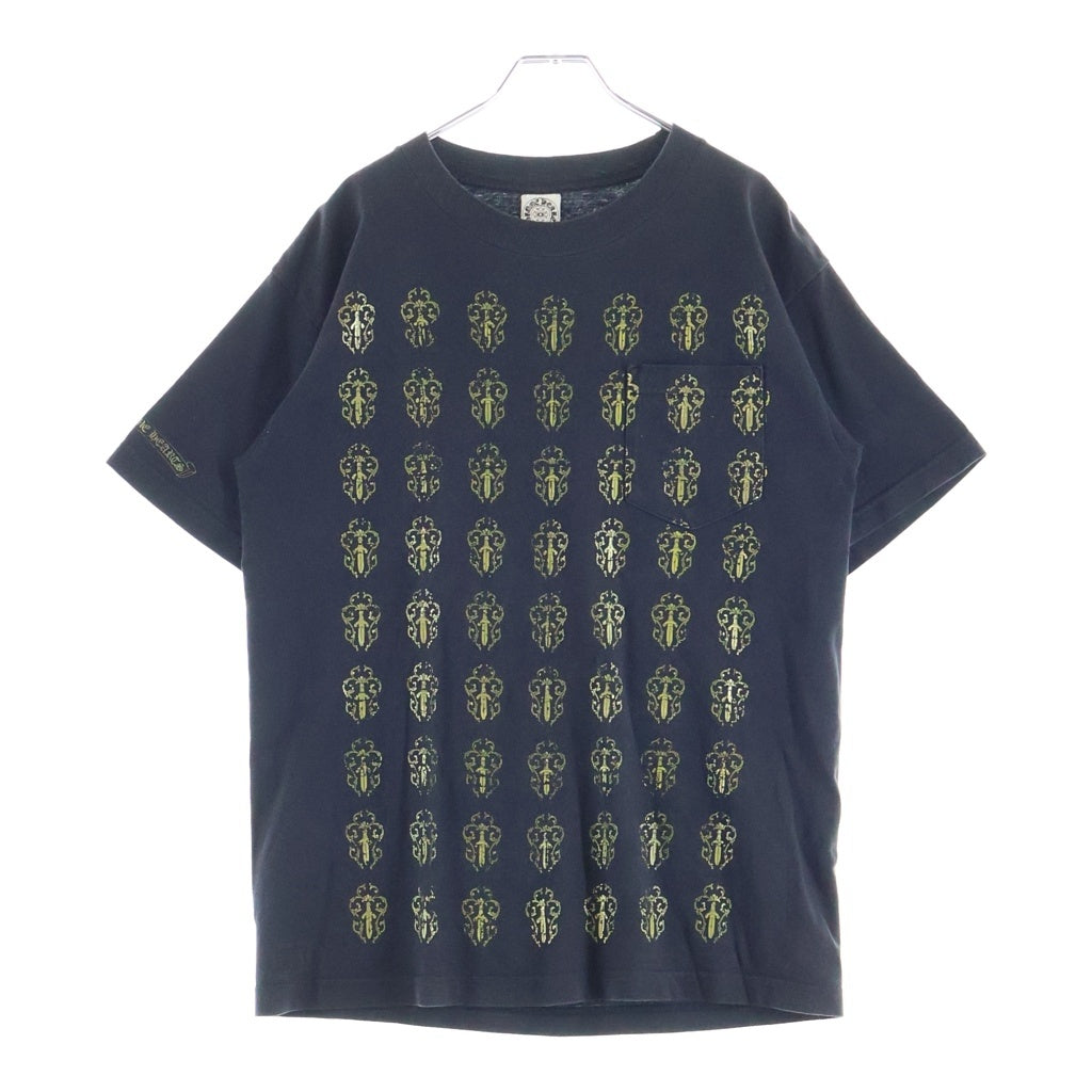 CHROME HEARTS(クロムハーツ) OLD VINE DAGGER BACK BS FLUER S/S TEE ヴァインダガー総柄プリントクルーネック半袖ポケットTシャツ ブラック