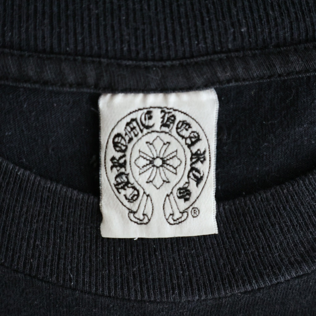 CHROME HEARTS(クロムハーツ) OLD VINE DAGGER BACK BS FLUER S/S TEE ヴァインダガー総柄プリントクルーネック半袖ポケットTシャツ ブラック