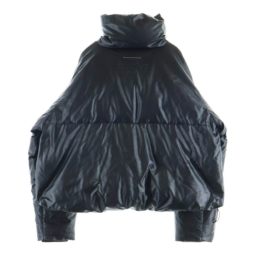 MM6 Maison Margiela(エムエムシックスメゾンマルジェラ) 24AW Eco Leather Short Puffer Down Jacket エコレザーショートパファーダウンジャケット フェイクレザークロップドダウンジャケット S52AM0304 S53057 ブラック