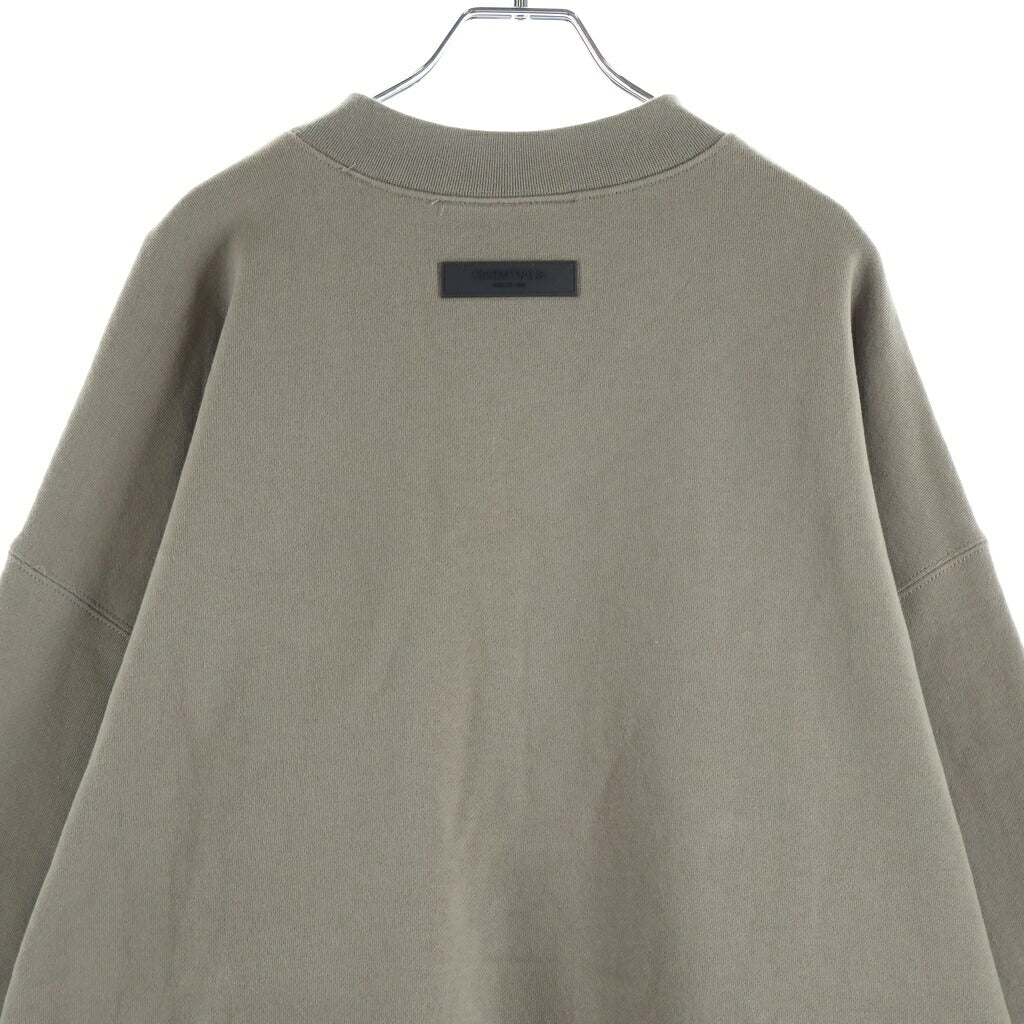 FEAR OF GOD ESSENTIALS(フィアオブゴッド エッセンシャルズ) Felt Logo Mockneck Sweatshirts フェルトロゴモックネックスウェットシャツ コットンフリーススウェットトレーナー ブラウン