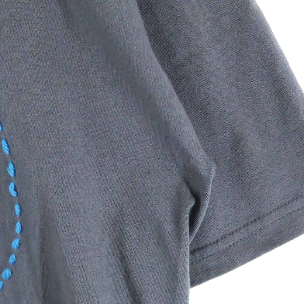 GOODENOUGH(グッドイナフ) Front stitch logo tee グラム g 刺繍 フロント ロゴ Tシャツ チャコール