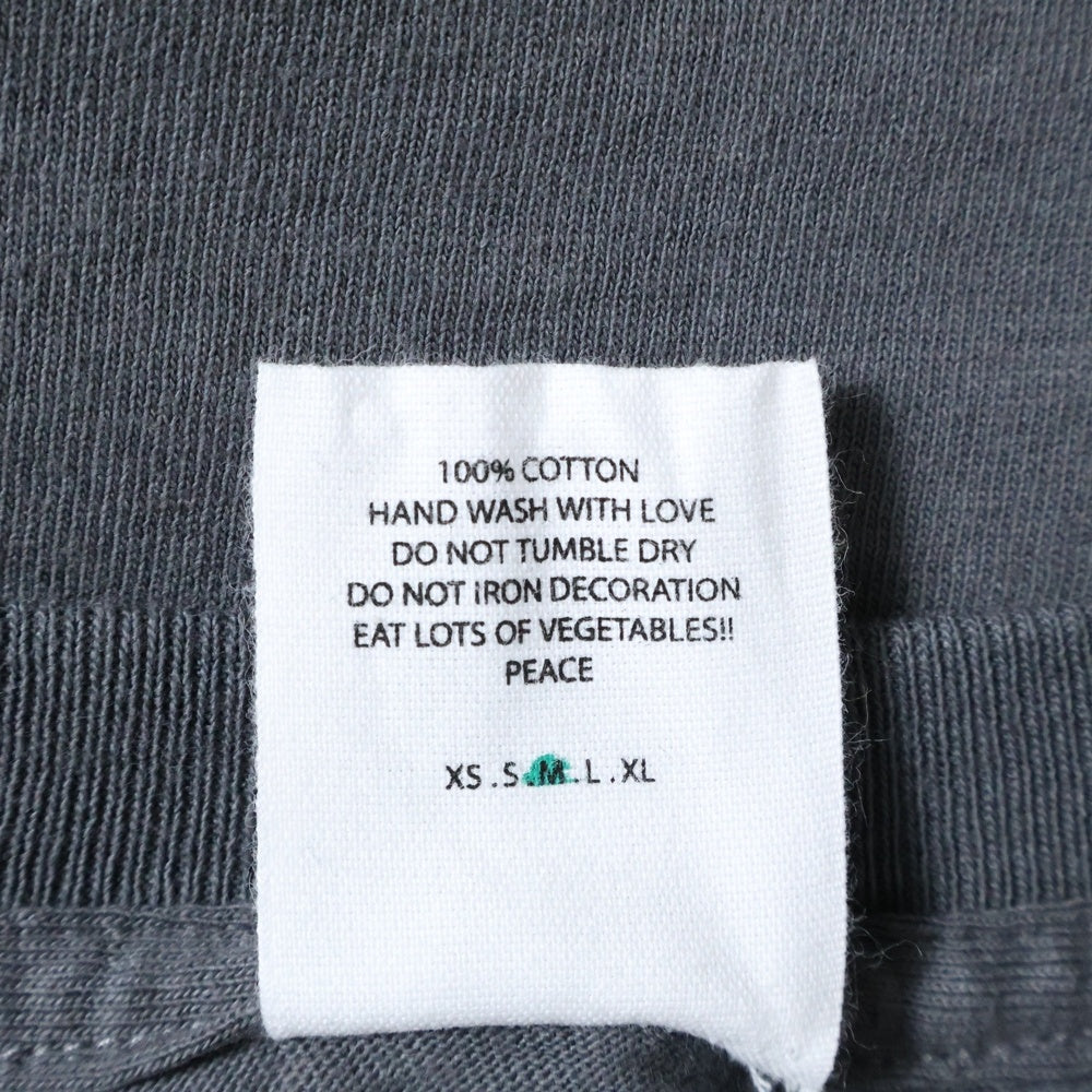 GOODENOUGH(グッドイナフ) Front stitch logo tee グラム g 刺繍 フロント ロゴ Tシャツ チャコール