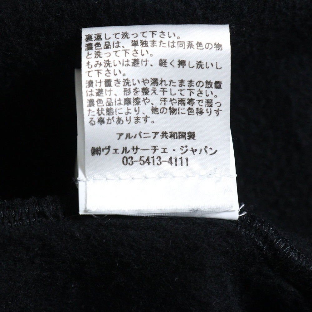 VERSACE(ヴェルサーチ) フロント ロゴ刺繍 クルーネックスウェットトレーナー ブラック A87019S