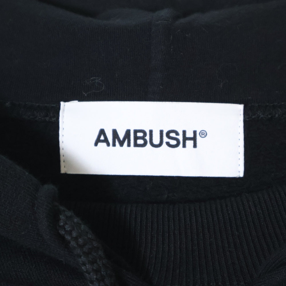 AMBUSH(アンブッシュ) FLEECE WORKSHOP HOODIE フロント 胸ロゴ プリント プルオーバーパーカー ブラック 12113700