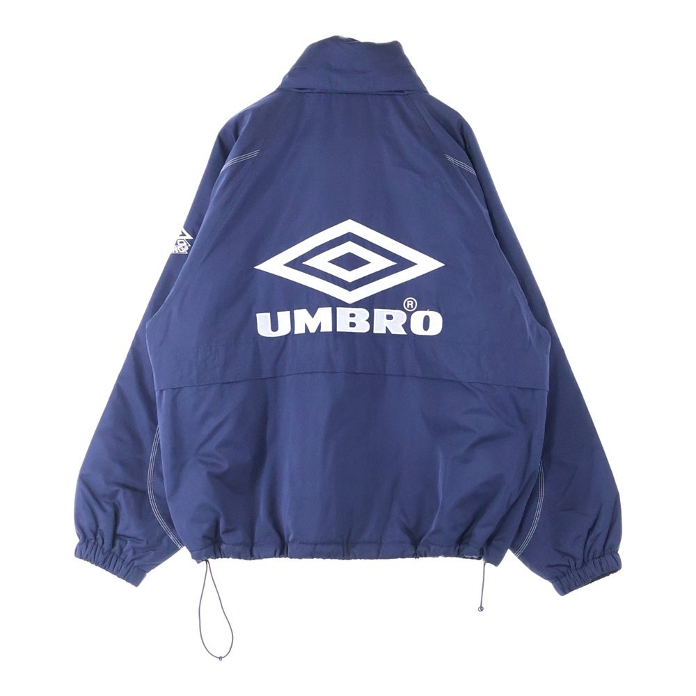 X-LARGE(エクストララージ) 23AW × UMBRO PUFFER JACKET アンブロ 裏地キルティング パファー ダウンジャケット ブルゾン ネイビー 101234021025