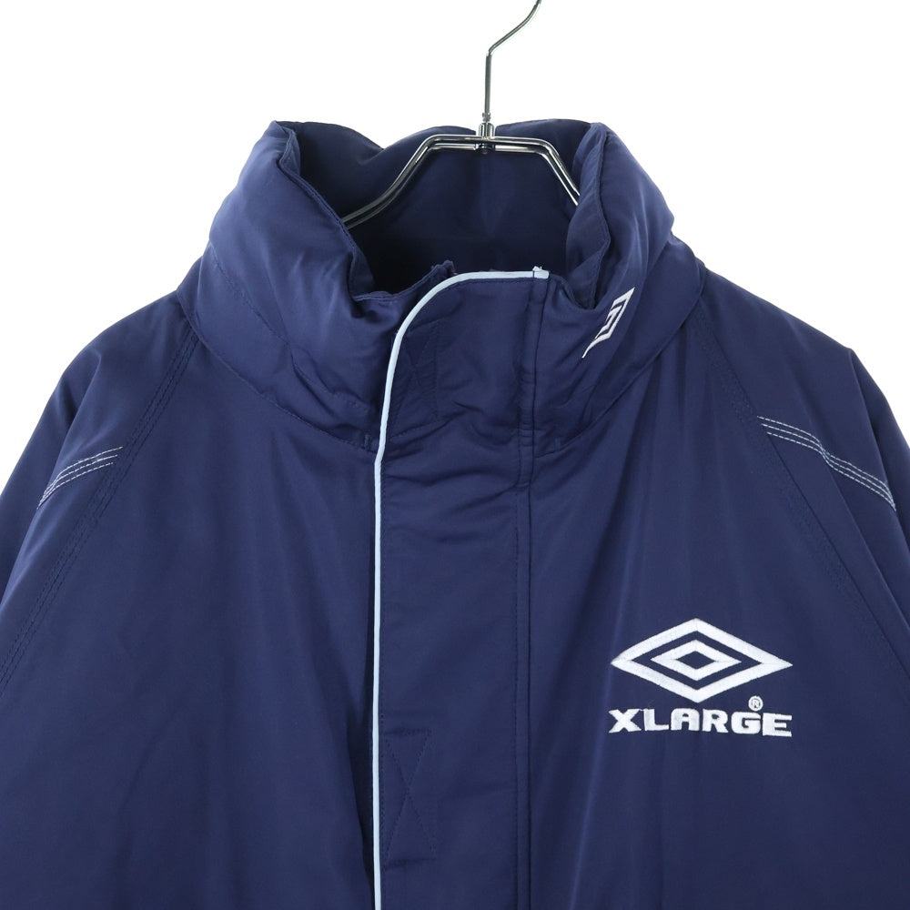 X-LARGE(エクストララージ) 23AW × UMBRO PUFFER JACKET アンブロ 裏地キルティング パファー ダウンジャケット ブルゾン ネイビー 101234021025