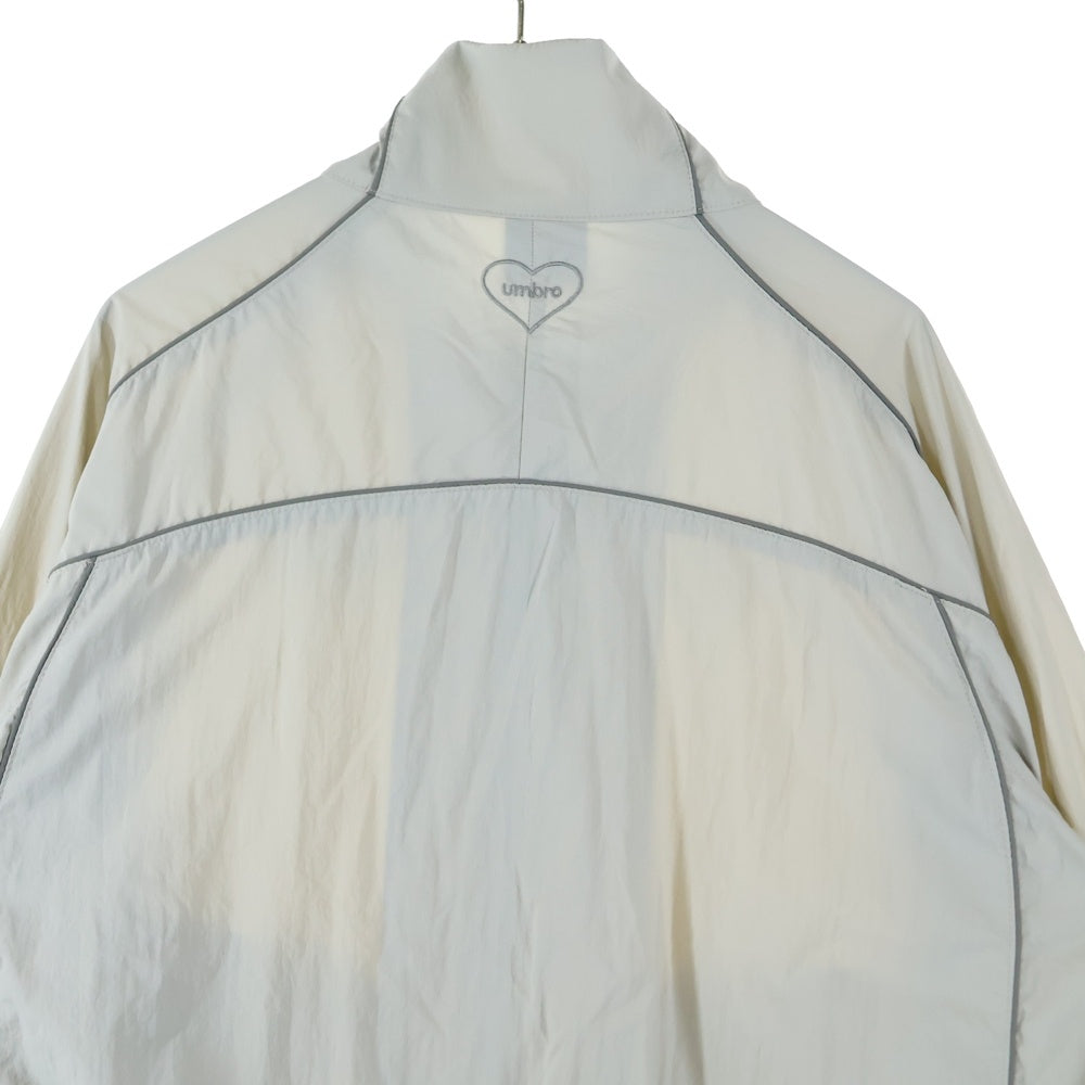 UMBRO(アンブロ) ×HTH フルジップ ナイロン ブルゾン クリーム